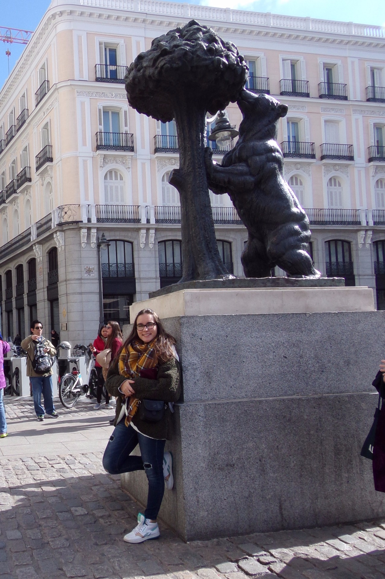 EL OSO Y EL MADROÑO