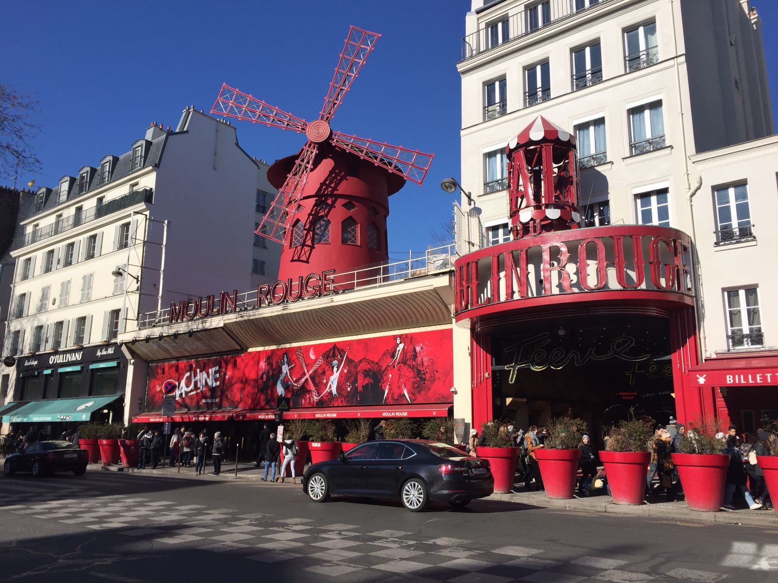 MOULIN ROUGE